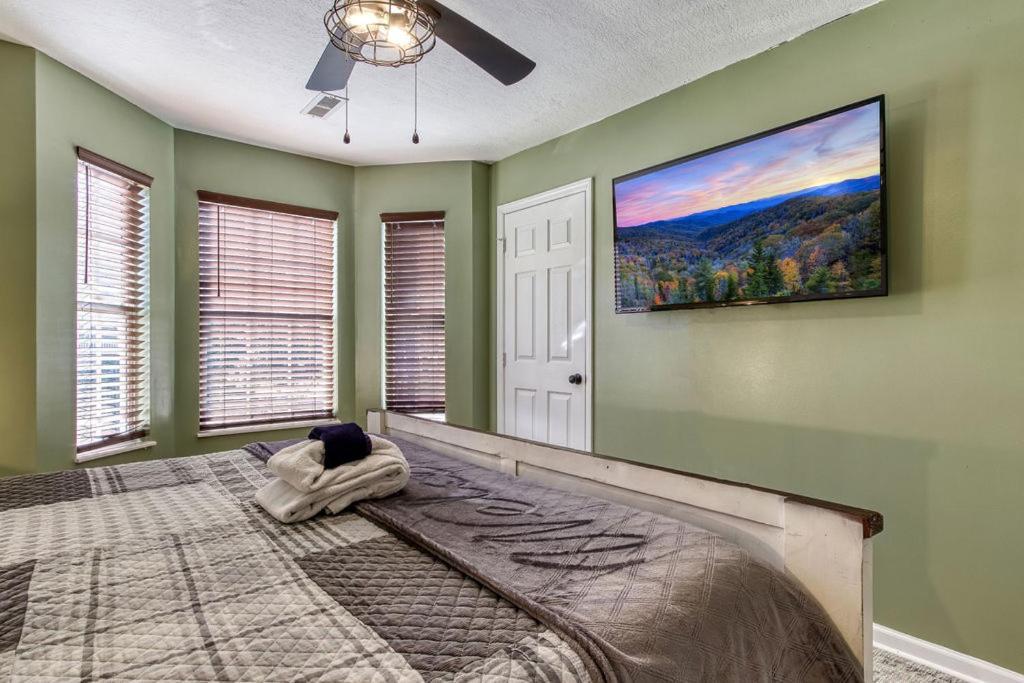 The Mason Jar, Hot Tub, Wifi, 1089 Free Tickets Each Paid Day, Dollywood And More! Pigeon Forge Exterior photo