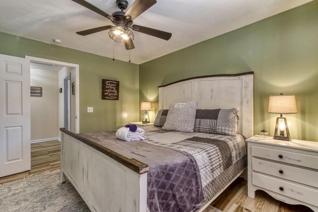 The Mason Jar, Hot Tub, Wifi, 1089 Free Tickets Each Paid Day, Dollywood And More! Pigeon Forge Exterior photo